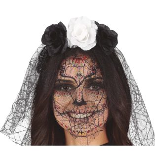 RÓZSÁS FEJDÍSZ FÁTYOLLAL, FEKETE-FEHÉR