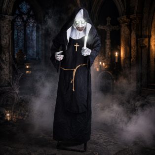 ZOMBI APÁCA MOZGÁSSAL, FÉNY- ÉS HANGHATÁSSAL